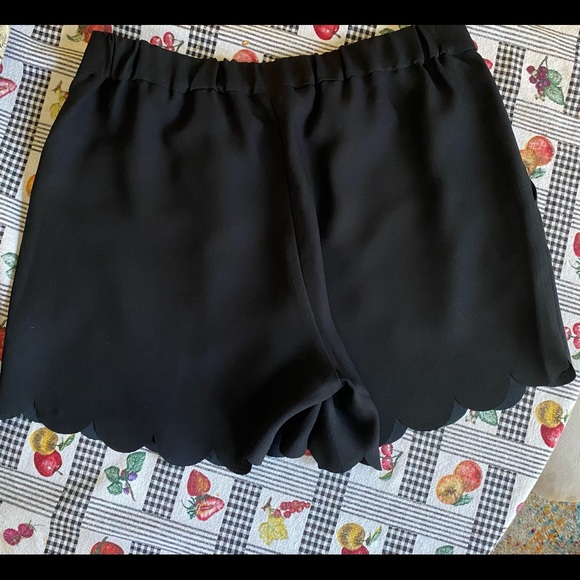 Madewell Scallop Hem Pull on Short in Black size S - Picture 4 of 4